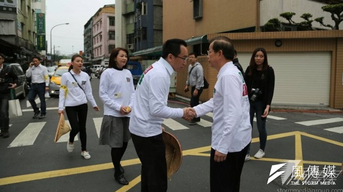 林義雄曾說想要感動、喚醒掌權的人,前行政院長謝長廷23日直指總統馬英九永遠不會覺醒。(余志偉攝) 林義雄曾說想要感動、喚醒掌權的人,前行政院長謝長廷23日直指總統馬英九永遠不會覺醒。(余志偉攝)