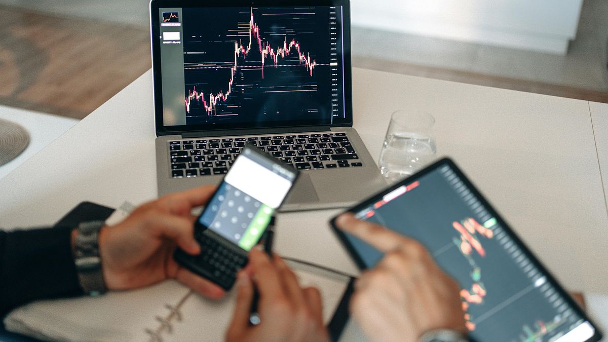 00919/00878/0056怎麼配最賺?小白抱120萬「2:2:1」月賺3萬 老手狠酸:沒啥價差可賺