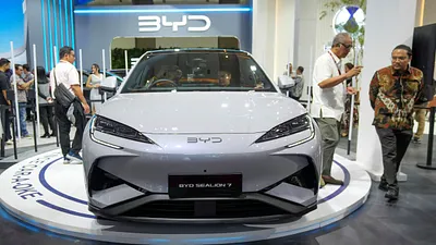 中國電動車龍頭比亞迪(BYD)在印尼展出的車款。(美聯社)