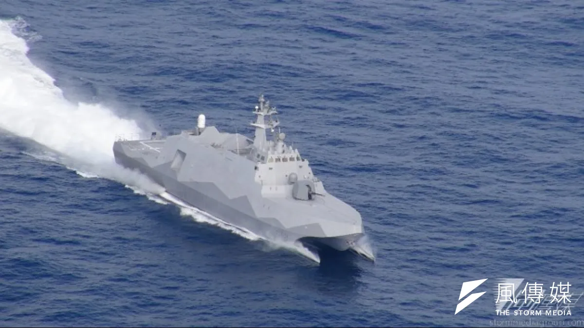 迷彩塗裝的沱江艦15日完成第9次性能測試後,23日在蘇澳正式移交海軍,進入作戰測評。(資料照片)
