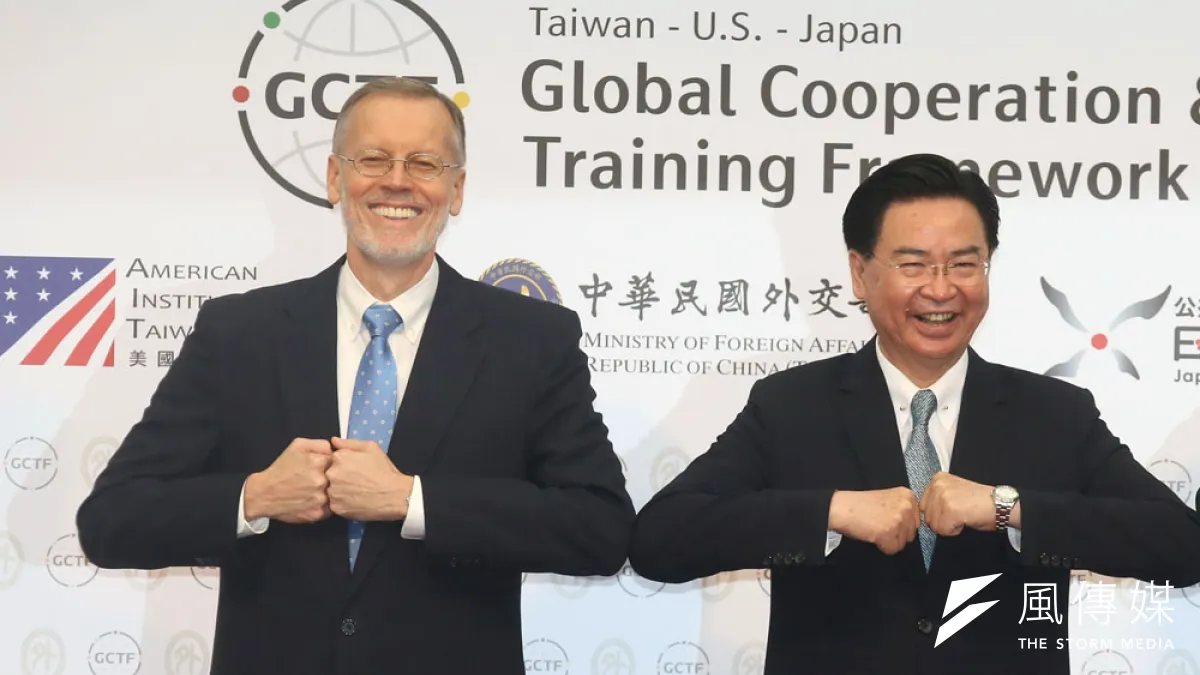 酈英傑(左)9月初才盛讚台灣是可靠夥伴,吳釗燮(右)卻在月底對台美關係降溫。(柯承惠攝)