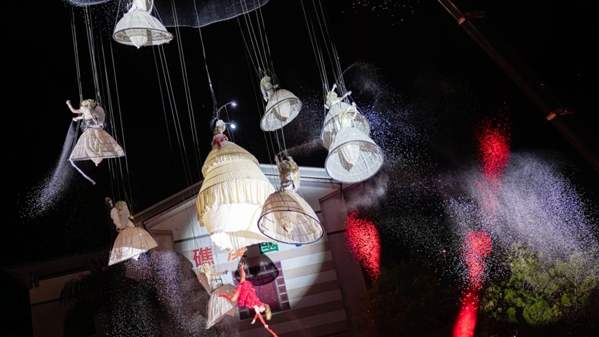 「比利時托爾劇院」帶來精彩的高空表演、振奮人心!(圖/礁溪鄉公所提供) 「比利時托爾劇院」帶來精彩的高空表演、振奮人心!(圖/礁溪鄉公所提供)