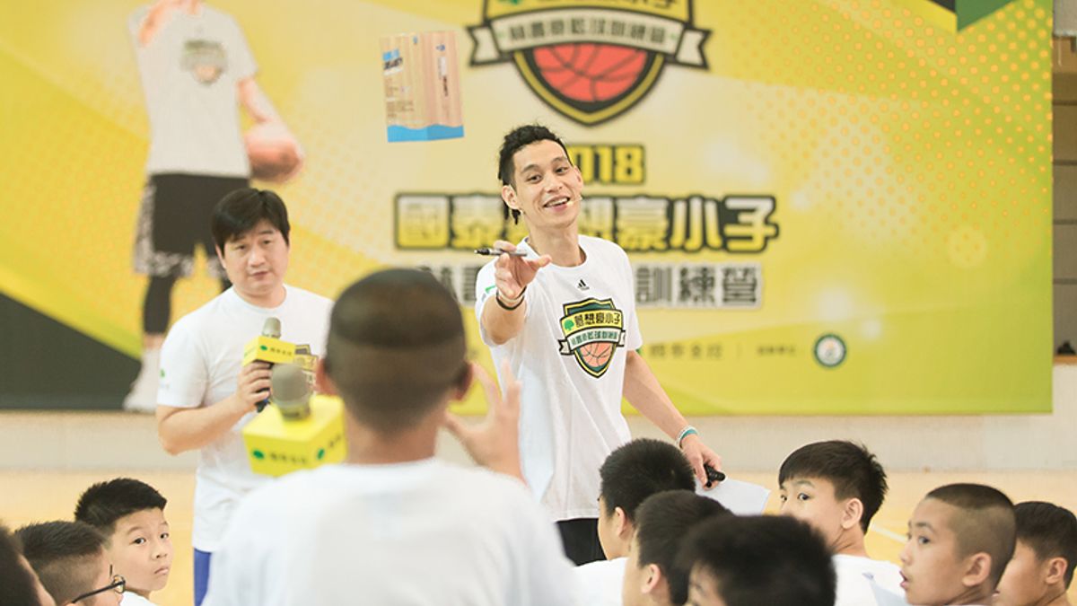 林書豪今年訓練營前進花蓮,除了希望可以帶給小朋友籃球方面的技巧,也希望能夠提升孩子的心靈,擔任起輔導老師。(圖/創異國際行銷) 林書豪今年訓練營前進花蓮,除了希望可以帶給小朋友籃球方面的技巧,也希望能夠提升孩子的心靈,擔任起輔導老師。(圖/創異國際行銷)