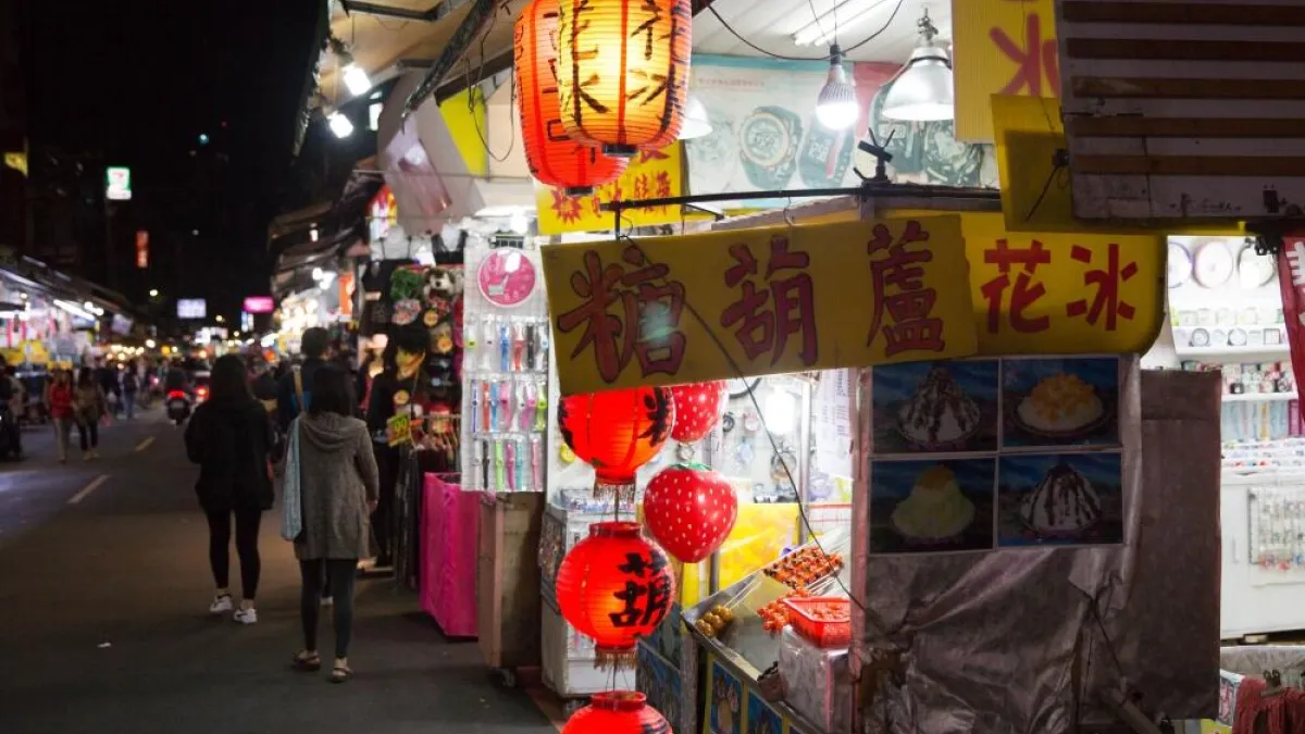 近日有網友走訪興南夜市後發現,夜市內不少店家似乎已經歇業,街道與昔日相比冷清許多。(圖/取自新北市政府觀光旅遊局)