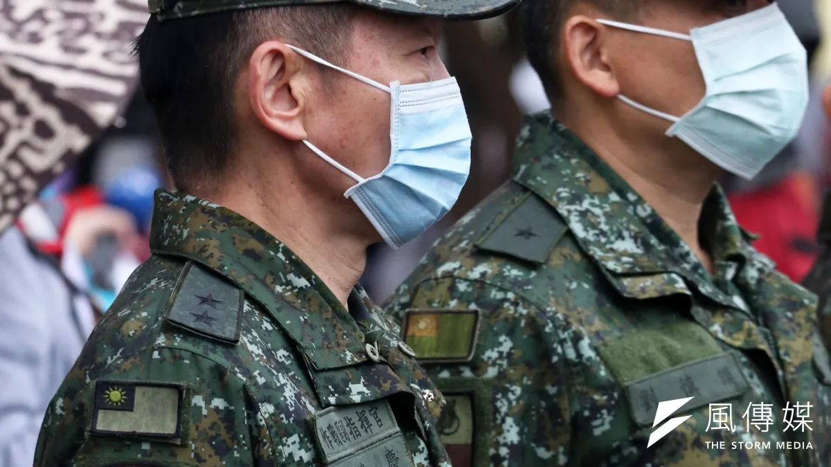 藉國軍拍攝成人影片一案,作者探討公務員進行何種兼職較為合理。(資料照,蘇仲泓攝)