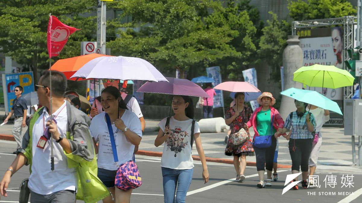 中國大陸文化和旅遊部(文旅部)17日公告,為進一步促進兩岸人員往來正常化和各領域交流常態化,回應台灣基層民眾和旅遊業界熱切期盼,增進兩岸同胞利益福祉,大陸方面將於近期恢復福建、上海居民赴台團隊遊。(陳明仁攝) 中國大陸文化和旅遊部(文旅部)17日公告,為進一步促進兩岸人員往來正常化和各領域交流常態化,回應台灣基層民眾和旅遊業界熱切期盼,增進兩岸同胞利益福祉,大陸方面將於近期恢復福建、上海居民赴台團隊遊。(陳明仁攝)