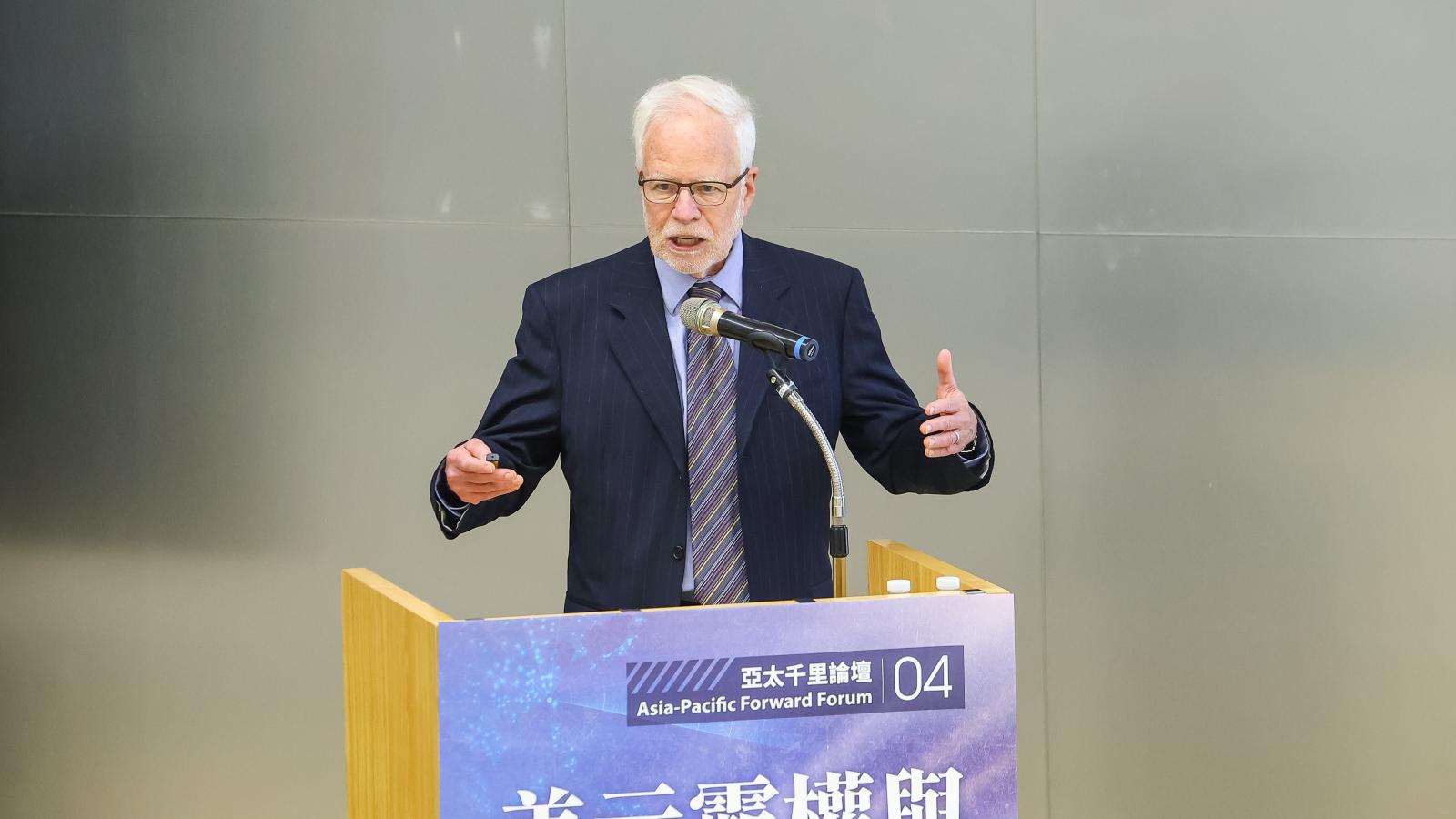 美元稱霸百年後走下坡,歐元、人民幣、黃金能取代?美國經濟學大師預言最可能的「2大情境」