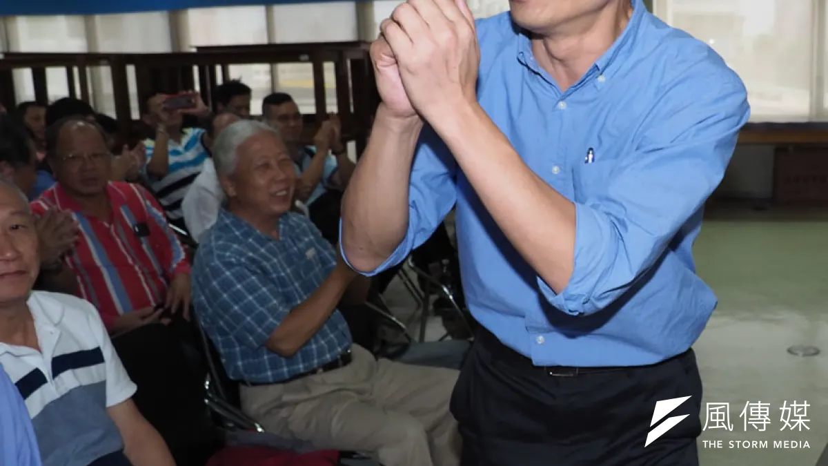 作者呼籲,只要大家願意支持自己的良心,給予國民黨再執政機會,必定很快就可相互攜手從綠雲罩頂、愁雲慘霧一片淒涼的景象迎向美麗清澈的藍天。(資料照,林瑞慶攝)