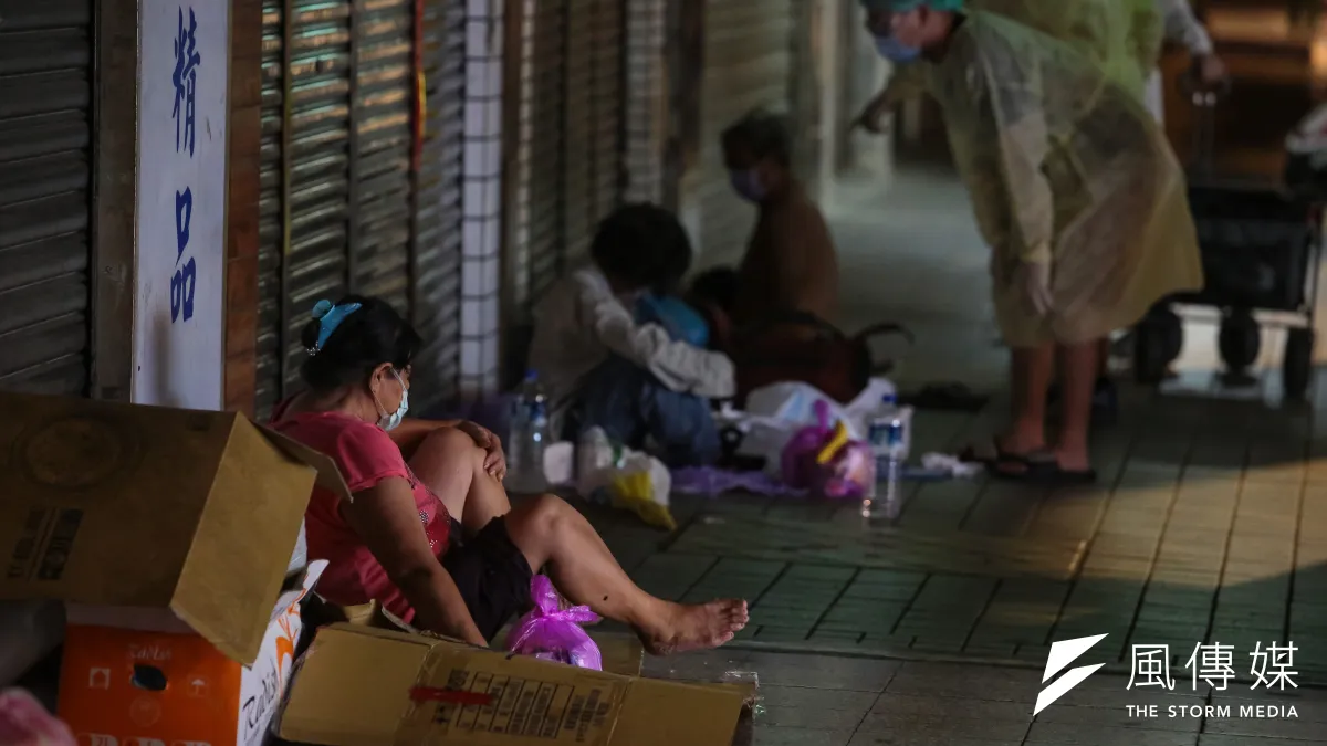 女性貧困者在街頭是弱勢少數,即使有家可歸,也容易面臨暴力、貧窮等問題。(顏麟宇攝)