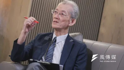 前台大政治系教授明居正在「下班瀚你聊」節目中談及俄烏戰爭情勢。(柯承惠攝)