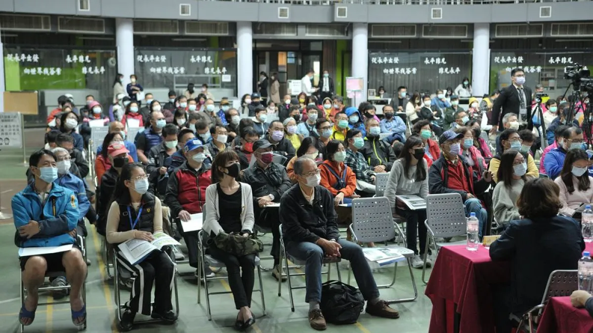 首場更新說明會,吸引逾240位住戶踴躍參加。(圖/新北市住宅及都市更新中心提供)