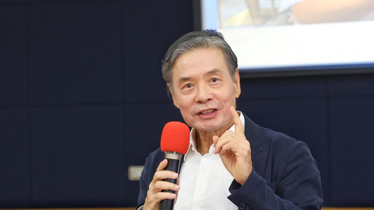 蕭旭岑「捧現金合照」成污錢證據?王鴻薇提1疑點:誰會笨到留下證據