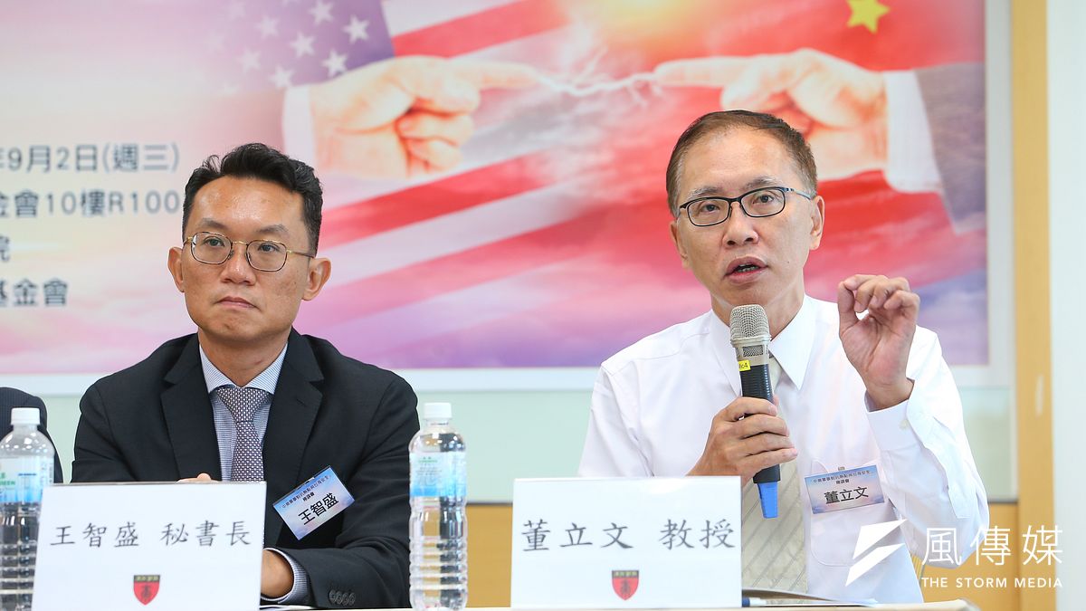 亞太和平研究基金會執行長董立文(右)、中華亞太菁英交流協會秘書長王智盛(左)2日出席「 中美軍事對抗熱點與台海安全」座談會,強調台灣不安全。(顏麟宇攝) 亞太和平研究基金會執行長董立文(右)、中華亞太菁英交流協會秘書長王智盛(左)2日出席「 中美軍事對抗熱點與台海安全」座談會,強調台灣不安全。(顏麟宇攝)