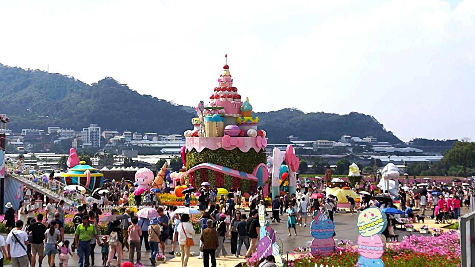 2026新社花海暨台中國際花毯節開幕 三麗鷗七位明星齊聚「甜點王國」
