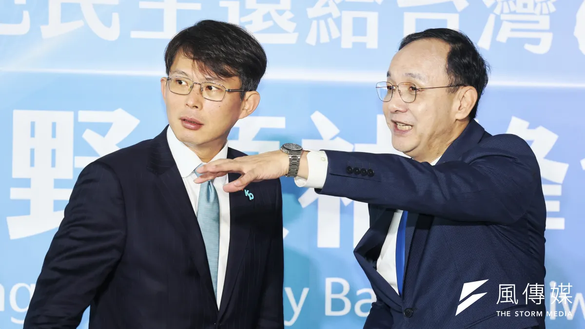 民眾黨主席黃國昌(左) 與國民黨主席朱立倫(右)最終決定不出席總統賴清德出面邀約的「重大國安情勢簡報」。(柯承惠攝)