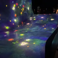 デジタルアート集団「チームラボ」が展開する体験型施設「teamLab Planets TOKYO」(東京都江東区豊洲)は、「身体ごとアートに没入する」という独自のコンセプトを掲げ、国内外から多くの来場者を集めている。(写真/黃信維) デジタルアート集団「チームラボ」が展開する体験型施設「teamLab Planets TOKYO」(東京都江東区豊洲)は、「身体ごとアートに没入する」という独自のコンセプトを掲げ、国内外から多くの来場者を集めている。(写真/黃信維)