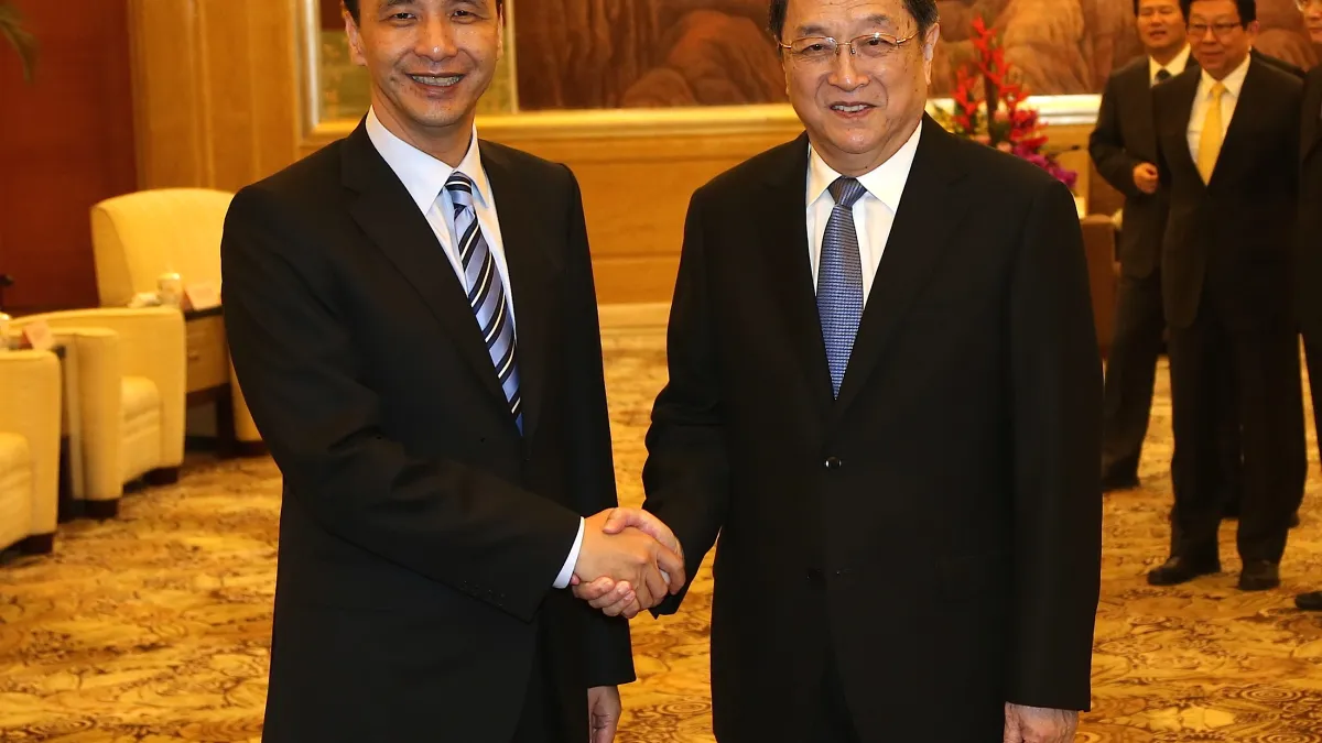 國民黨主席朱立倫與中國政協主席俞正聲會面(國民黨提供)