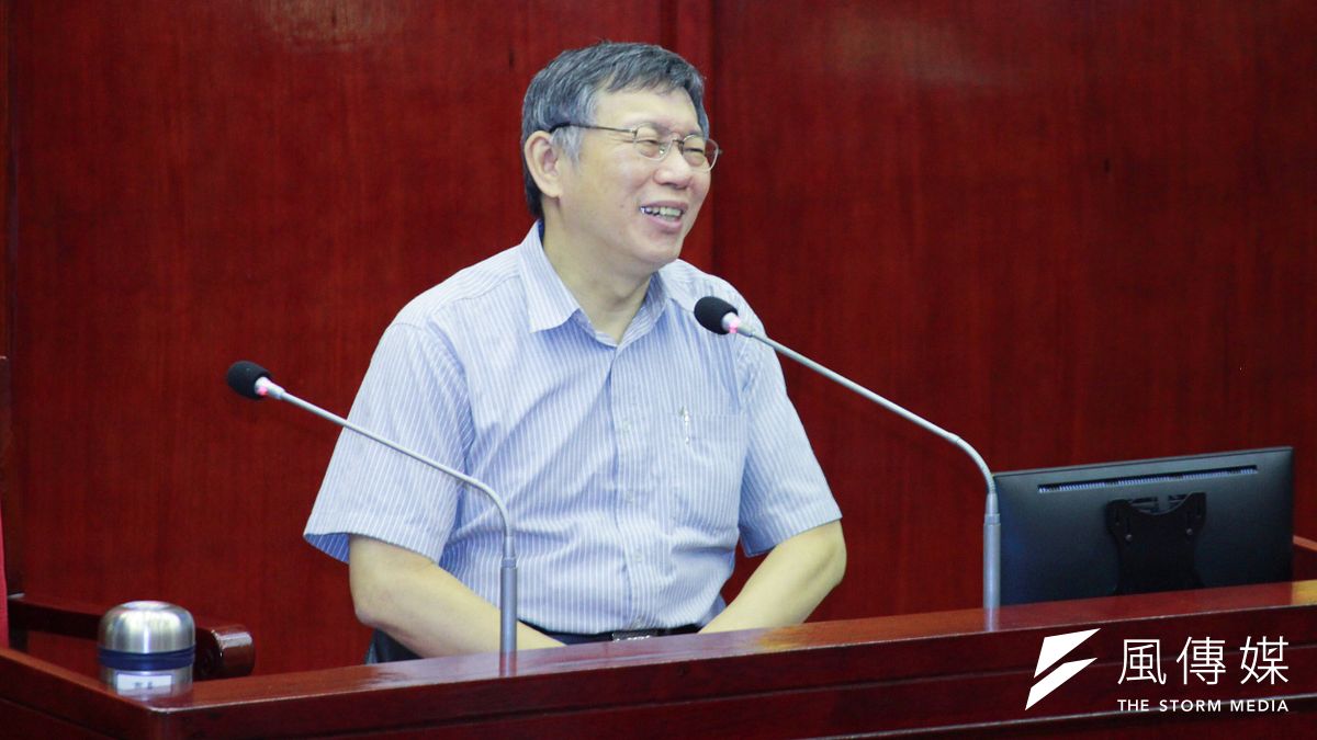 在綠營總統初選民調幾乎全墊底,議員問認為這民調是真是假?台北市長柯文哲笑回「不要問我」。(方炳超攝) 在綠營總統初選民調幾乎全墊底,議員問認為這民調是真是假?台北市長柯文哲笑回「不要問我」。(方炳超攝)