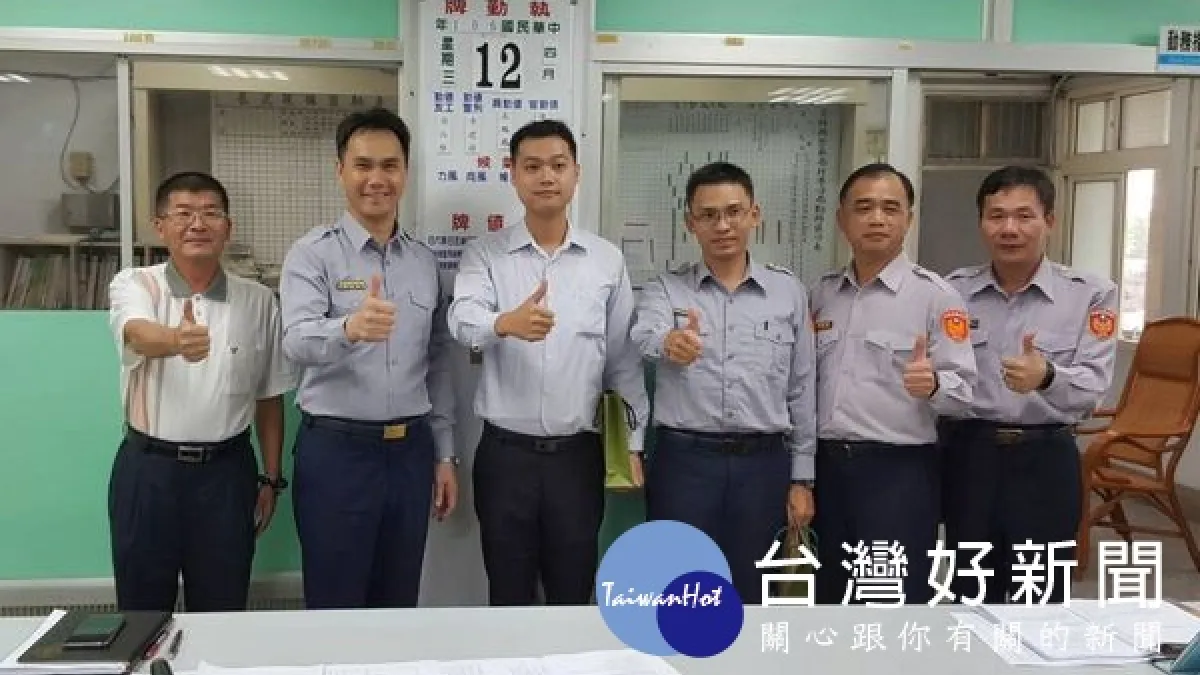 北港警考上警大 分局長致贈賀榜鼓勵