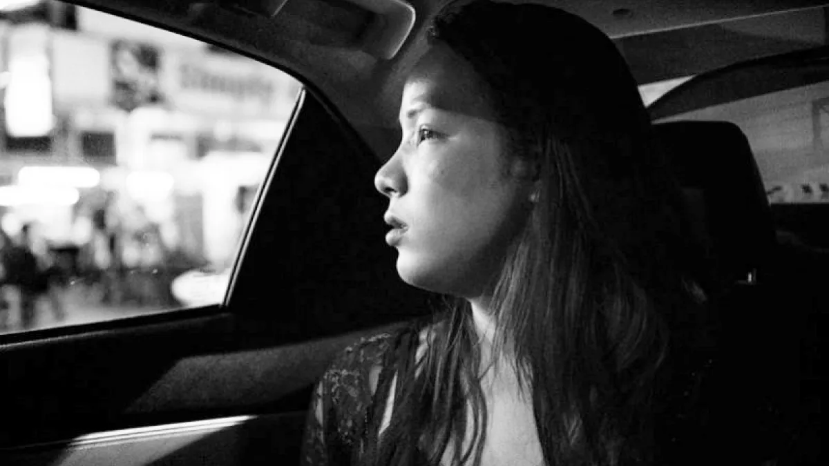 對昆淩來說,當一個平凡的女孩,一點都不簡單......(圖/Marie Claire美麗佳人提供)