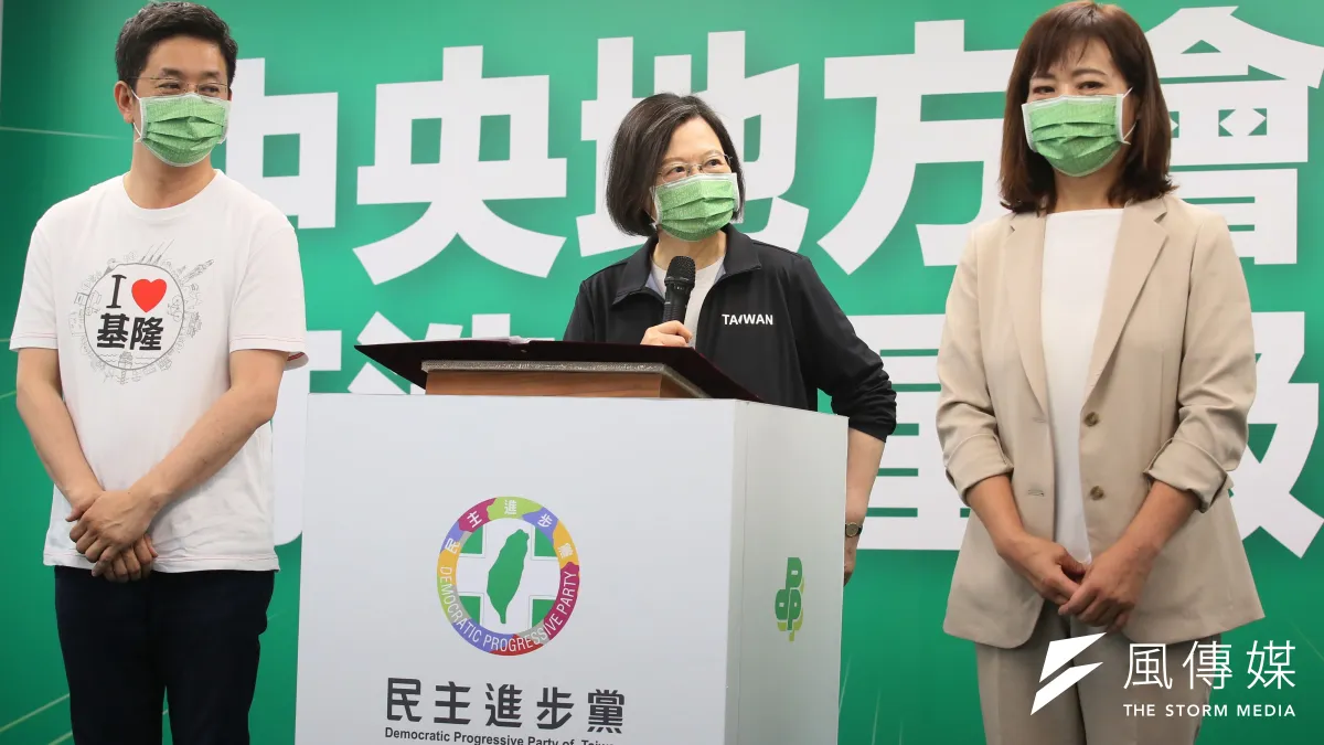 民進黨政府被批評勾結綠電業者、生技業者,圖為黨主席蔡英文(中 )、民進黨基隆市長提名人蔡適應(左)、桃園市長提名人林智堅、新竹市長提名人沈慧虹(右)。(資料照,柯承惠攝)
