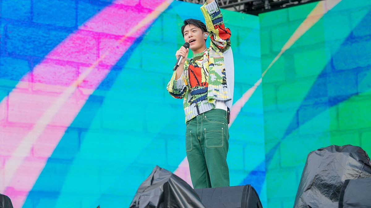 睽違一年未出新專輯的韋禮安10日進行採訪,他將在巨星耶誕演唱會獻唱新歌,讓期待新專輯已久的粉絲為之瘋狂。(圖/新北市觀旅局提供) 睽違一年未出新專輯的韋禮安10日進行採訪,他將在巨星耶誕演唱會獻唱新歌,讓期待新專輯已久的粉絲為之瘋狂。(圖/新北市觀旅局提供)