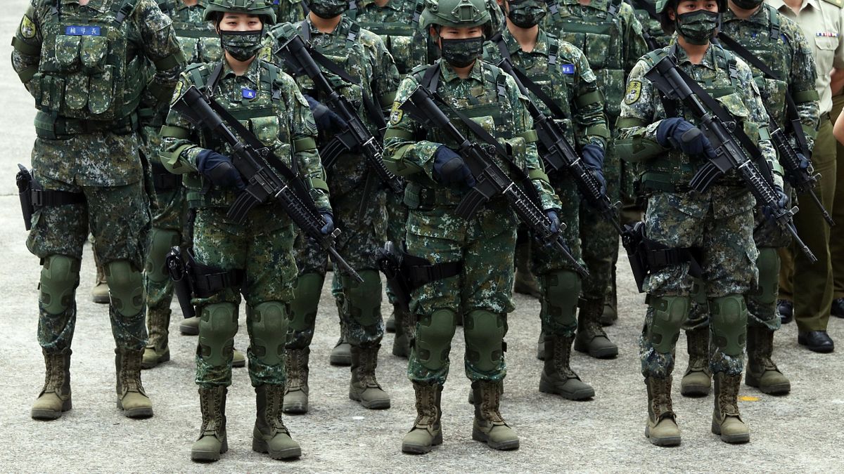 監察委員葉大華、賴振昌29日召開記者會,揭露國軍近3年申請退場人數共8109人,其中士兵就占9成,而國軍近10年自傷案件中,士官兵所占比例超過7成5。示意圖。(資料照,蘇仲泓攝) 監察委員葉大華、賴振昌29日召開記者會,揭露國軍近3年申請退場人數共8109人,其中士兵就占9成,而國軍近10年自傷案件中,士官兵所占比例超過7成5。示意圖。(資料照,蘇仲泓攝)