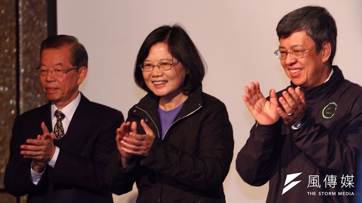 總統當選人蔡英文今天出席台中李茂盛醫院開幕典禮,自爆團隊同仁「邊打選戰、邊生小孩」。(資料照,曾原信攝).JPG 總統當選人蔡英文今天出席台中李茂盛醫院開幕典禮,自爆團隊同仁「邊打選戰、邊生小孩」。(資料照,曾原信攝).JPG