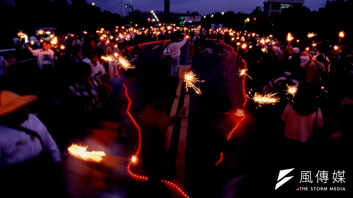 1997年5月18日518大遊行和在此之前充滿肅殺之氣的抗議遊行,有著全然不同的氣氛。(資料照,林瑞慶攝)