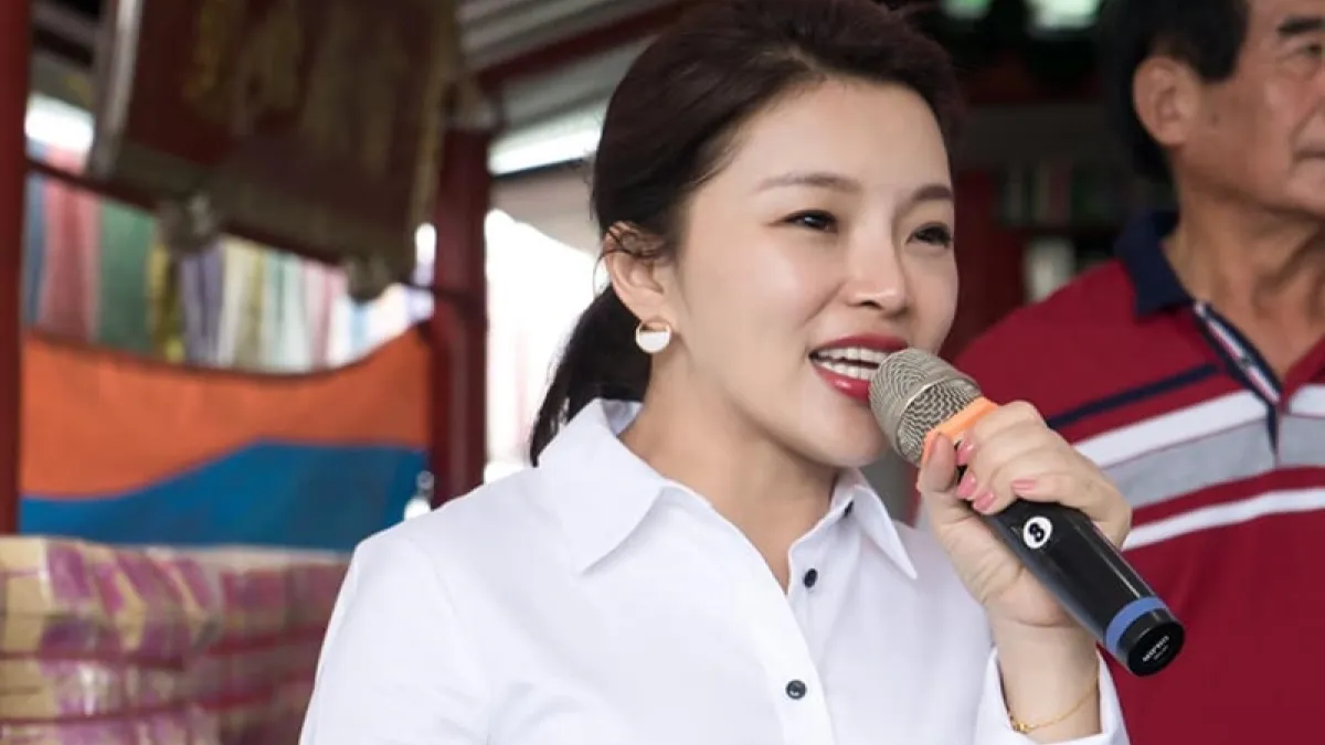 國民黨前立委張嘉郡(見圖)近期低調完婚,嫁給雲林縣政府前新聞處長周柏吟。(資料照,取自張嘉郡臉書)