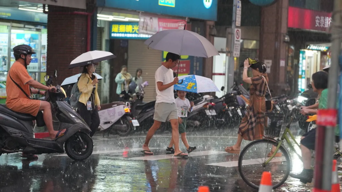 中央氣象署提醒南投縣中午前後留意36度以上高溫;吳德榮預報,未來一週西半部大致晴朗,東半部偶有局部短暫雨。(圖/中央社)