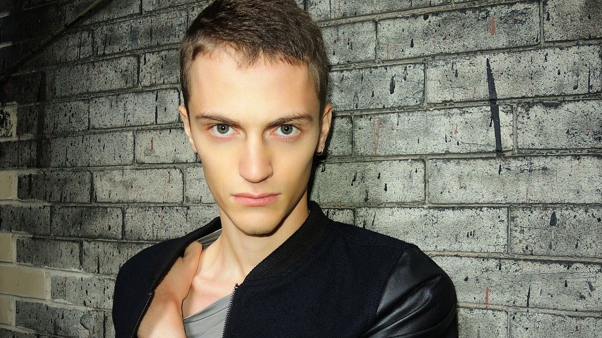 Pearce十四歲立志當老師,會多國語言還會玩音樂。(圖/Red NYC Models) Pearce十四歲立志當老師,會多國語言還會玩音樂。(圖/Red NYC Models)