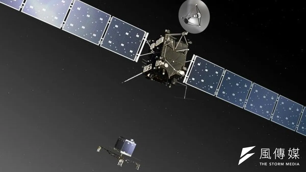 為省電已蟄伏近3年的羅塞塔彗星探測器(上)和登陸器菲萊(下)將與探測目標彗星67P會面。(美聯社)