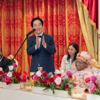若後續飛航與氣候條件穩定,賴清德預計將於今日上午 10 時多順利返抵國門,正式完成此次波折不斷卻展現高度彈性與韌性的非洲之行。(圖/中央社記者葉素萍傳真) 若後續飛航與氣候條件穩定,賴清德預計將於今日上午 10 時多順利返抵國門,正式完成此次波折不斷卻展現高度彈性與韌性的非洲之行。(圖/中央社記者葉素萍傳真)