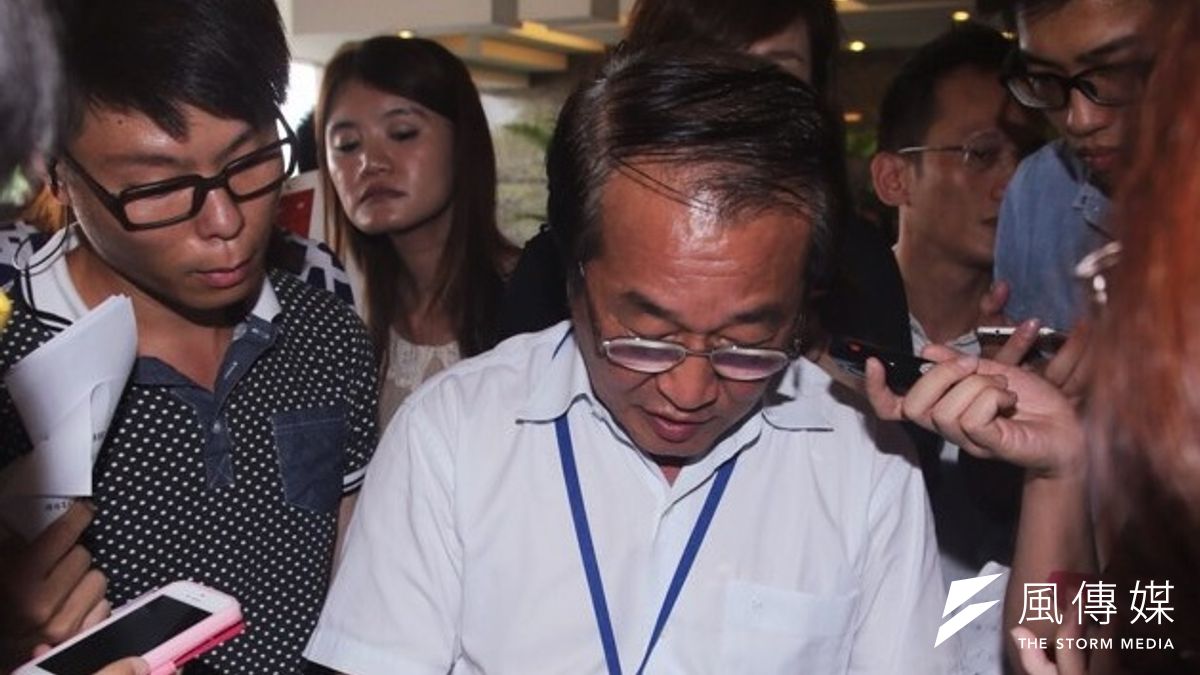 民航局副局長李萬里表示,天氣預報並非隨時進行,事發那一刻「剛好沒有天氣預報」。(林韶安攝) 民航局副局長李萬里表示,天氣預報並非隨時進行,事發那一刻「剛好沒有天氣預報」。(林韶安攝)