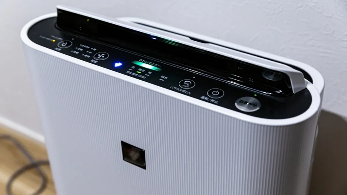 北部連日陰雨不斷,除濕機成了居家必備,專家也針對3大常見迷思給出破解之道。(示意圖/取自photoac) 北部連日陰雨不斷,除濕機成了居家必備,專家也針對3大常見迷思給出破解之道。(示意圖/取自photoac)