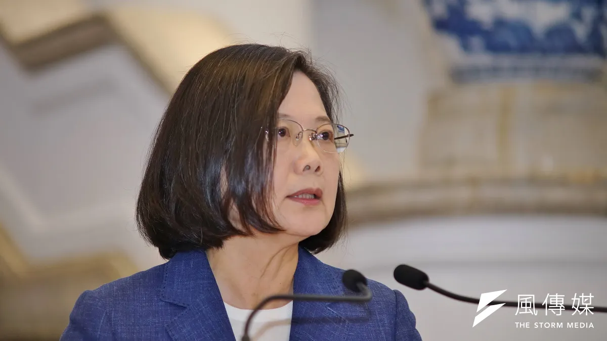作者認為,雖然陷入學位爭議的總統蔡英文(見圖)拿出許多影印文見作證,但是本案仍有若干疑點,蔡英文有必要立刻講清楚、說明白。(資料照,盧逸峰攝)