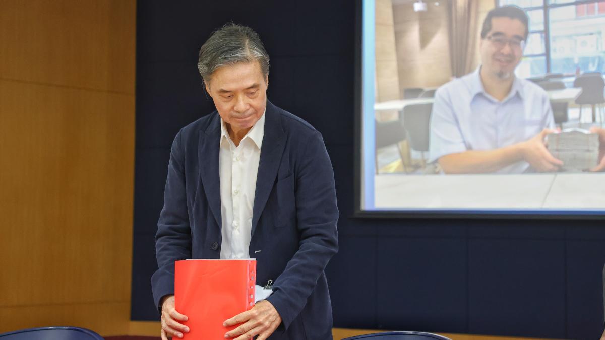金溥聰公布蕭旭岑手捧鉅額大鈔照,捐款台商韓螢煥背景曝光,新職務直通國台辦很敏感
