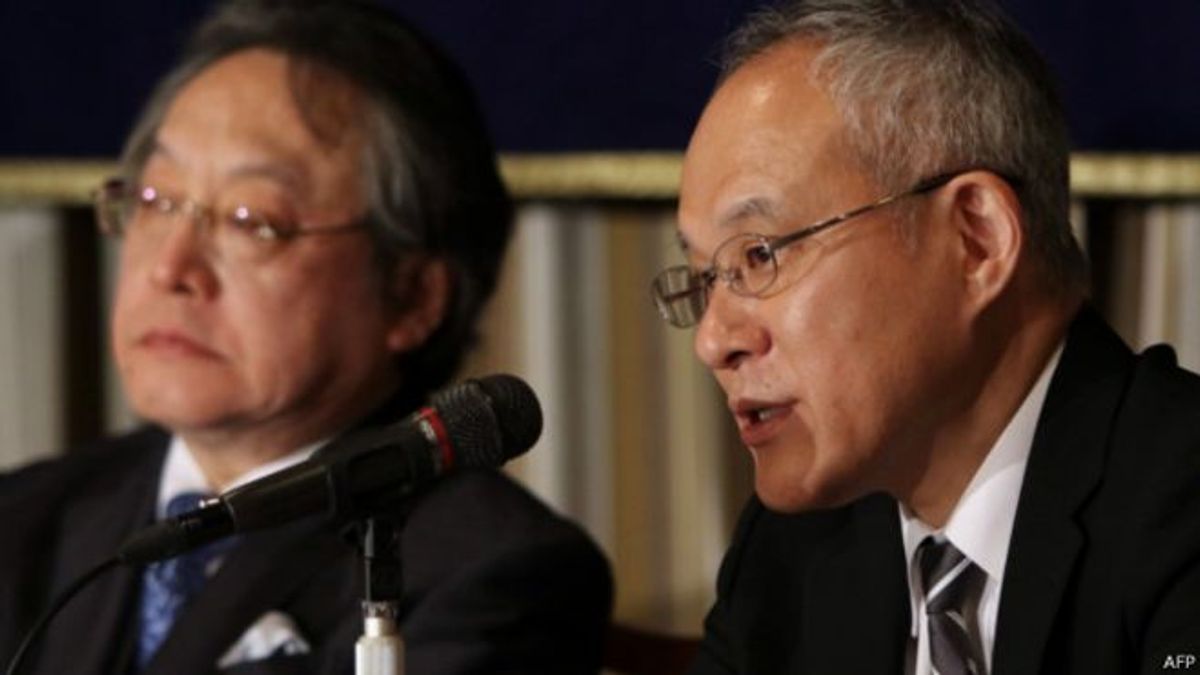 早稻田大學教授長穀部恭男(右)和慶應大學教授小林節(左)批評安倍晉三為了行使集體自衛權凖備在國會強行成立的安全保障關聯法案違反憲法。(BBC中文網) 早稻田大學教授長穀部恭男(右)和慶應大學教授小林節(左)批評安倍晉三為了行使集體自衛權凖備在國會強行成立的安全保障關聯法案違反憲法。(BBC中文網)