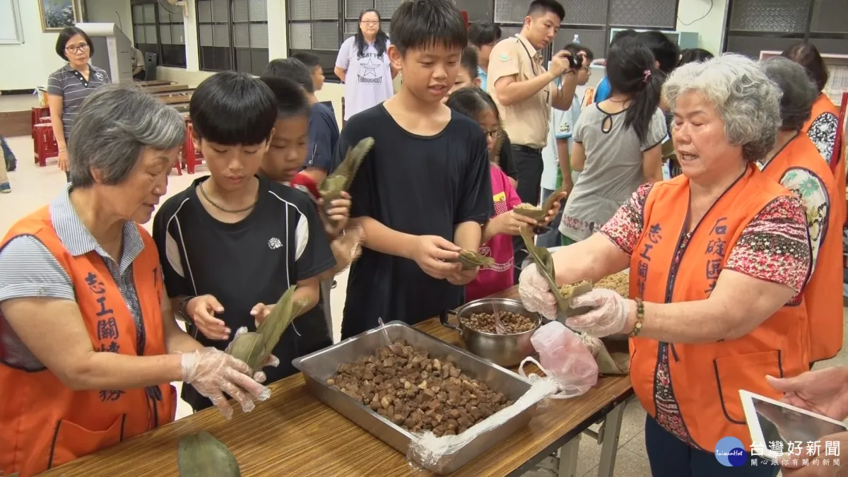 傳承阿嬤手作美味 和平國小學生挑戰包粽