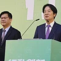総統の賴清德氏(右)と外交部長の林佳龍氏(左)は国政で緊密に協力してきたが、2026年の地方選を前に、派閥の利害をめぐる予備選競争が表面化しつつある。(写真/柯承惠撮影) 総統の賴清德氏(右)と外交部長の林佳龍氏(左)は国政で緊密に協力してきたが、2026年の地方選を前に、派閥の利害をめぐる予備選競争が表面化しつつある。(写真/柯承惠撮影)