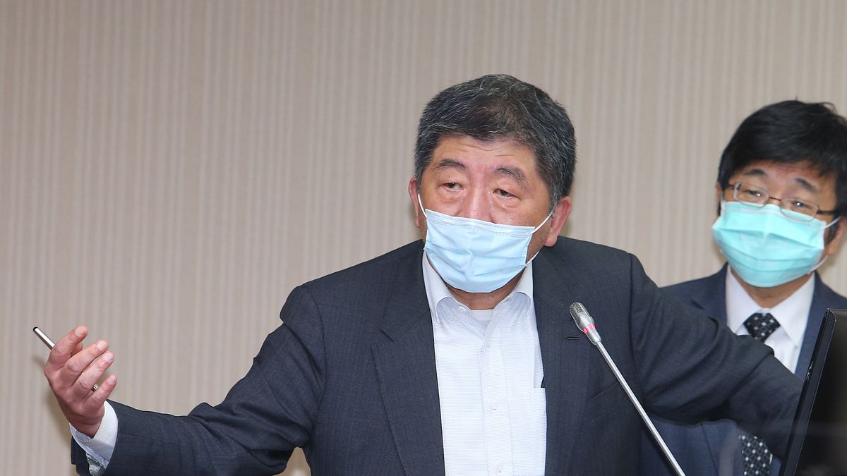 衛福部長陳時中22日受訪時表示,如果現在還要打擊高端疫苗,台灣生技業就要倒了。(資料照,顏麟宇攝) 衛福部長陳時中22日受訪時表示,如果現在還要打擊高端疫苗,台灣生技業就要倒了。(資料照,顏麟宇攝)