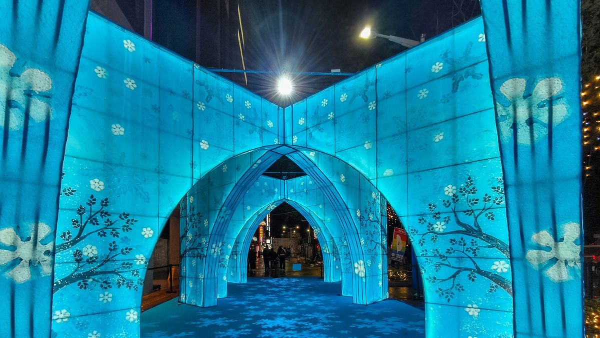 日本のロックバンドGLAYのボーカリストでアーティストのTERUが豊穣を待つ木を創作。(画像提供:台北市政府観光伝播局) 日本のロックバンドGLAYのボーカリストでアーティストのTERUが豊穣を待つ木を創作。(画像提供:台北市政府観光伝播局)