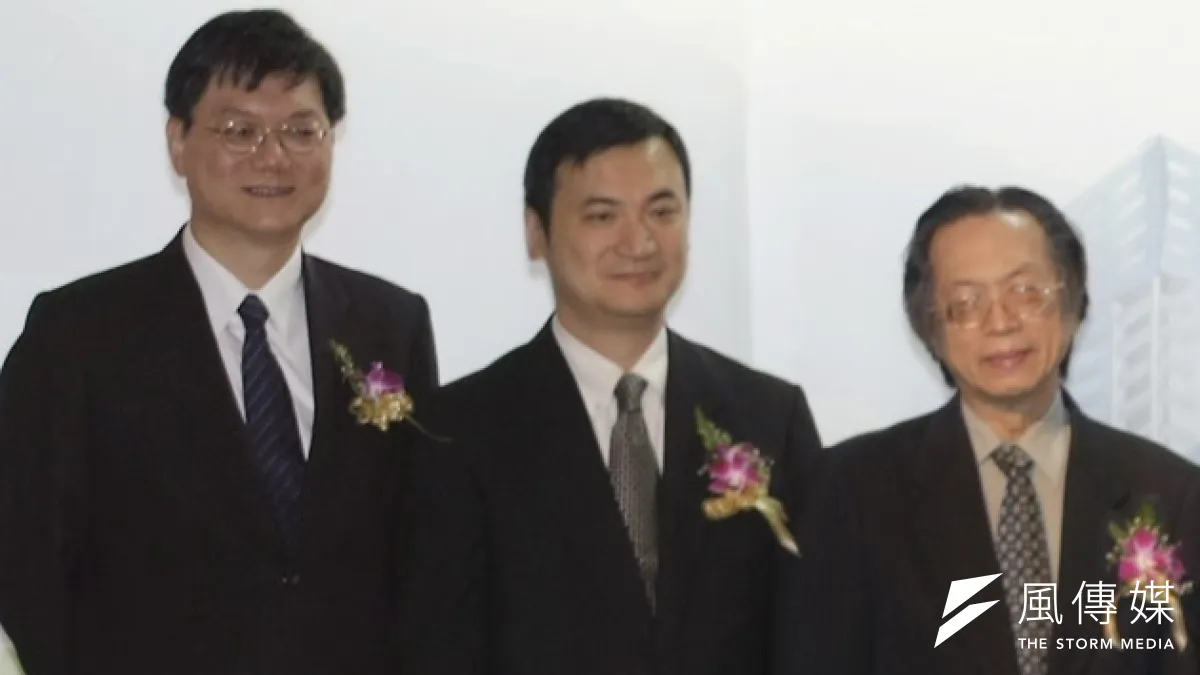 行政院11日宣布,經濟部常務次長杜紫軍(左)接任政務次長。(資料照,吳逸驊攝)