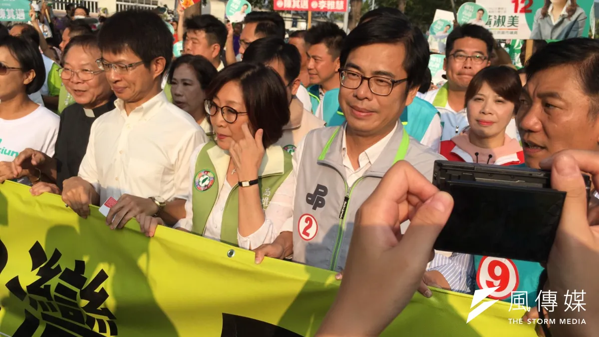 民進黨20日舉辦高雄反併吞大遊行,高雄市長候選人陳其邁呼籲支持者用選票顧高雄、挺台灣。(顏振凱攝)