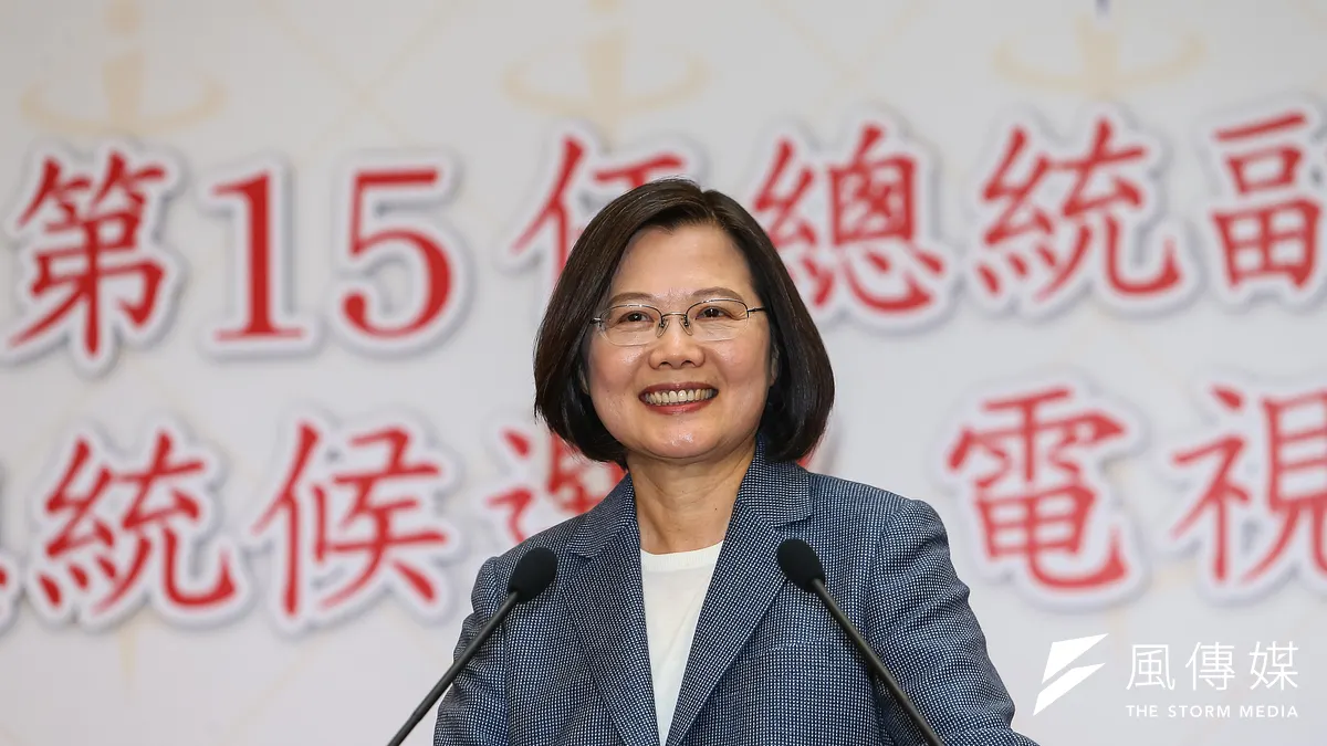 總統蔡英文(見圖)今(25)日晚在社群平台IG上宣布,「TAIWAN WIN」IG遊戲濾鏡正式上架。(顏麟宇攝) 總統蔡英文(見圖)今(25)日晚在社群平台IG上宣布,「TAIWAN WIN」IG遊戲濾鏡正式上架。(顏麟宇攝)