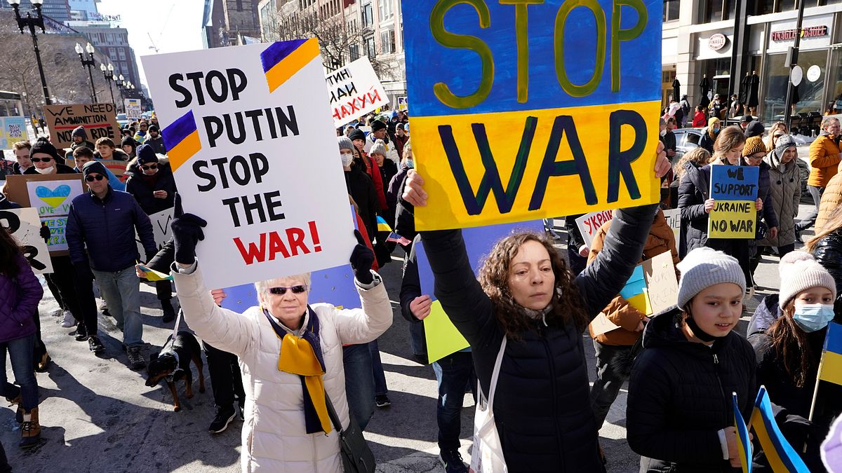 俄烏戰爭持續延燒,不少人好奇美國、北約為何不出兵幫烏克蘭,然而背後其實有原因。(美聯社) 俄烏戰爭持續延燒,不少人好奇美國、北約為何不出兵幫烏克蘭,然而背後其實有原因。(美聯社)