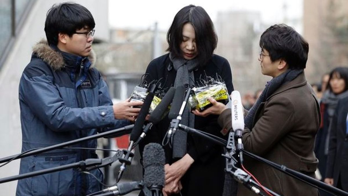 南韓「堅果門」事件主角趙顯娥12日出面道歉。(美聯社) 南韓「堅果門」事件主角趙顯娥12日出面道歉。(美聯社)