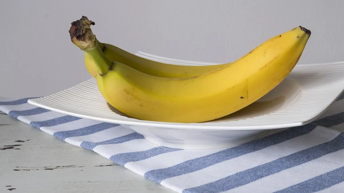 香蕉價格崩盤話題不斷,作者認為,針對此事,政府官員的言行應更加注意。(圖/Bru-nO@pixabay) 香蕉價格崩盤話題不斷,作者認為,針對此事,政府官員的言行應更加注意。(圖/Bru-nO@pixabay)