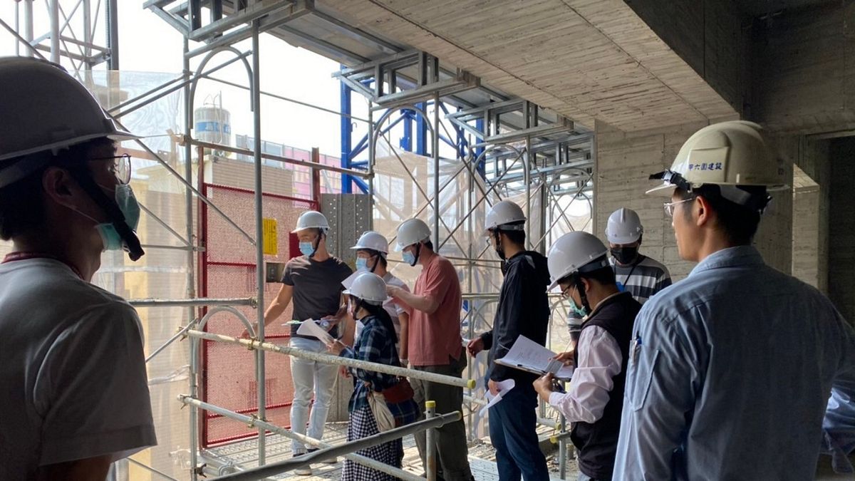 市府團隊持續不斷加強現場安全稽查。(圖/高雄工務局提供) 市府團隊持續不斷加強現場安全稽查。(圖/高雄工務局提供)